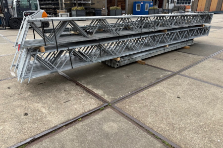 12.80 x 40.00m (512m²)